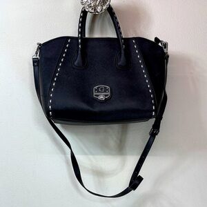 (E) Guess Bag
Black and Silver Crossbody and Shoulder Bag